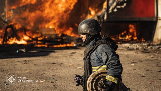 Пожар вспыхнул на почтовом терминале в пригороде Харькова в результате вражеского удара, пострадавших нет – ГСЧС