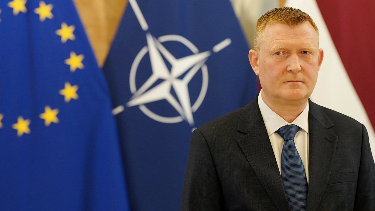 Latvian Defense Minister arrives in Kyiv