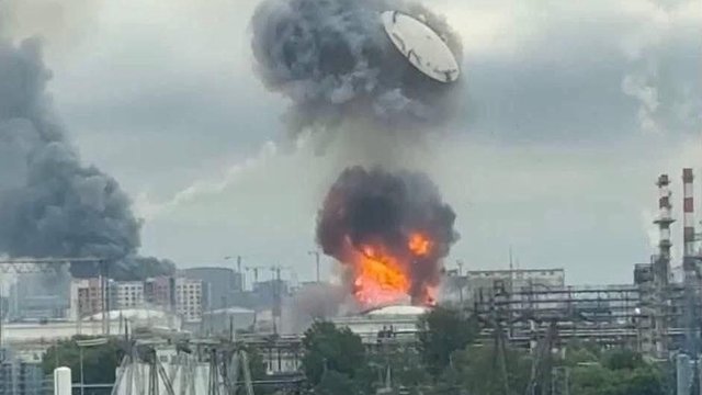 Сили оборони завдали повторного удару по Московському НПЗ – Зеленський