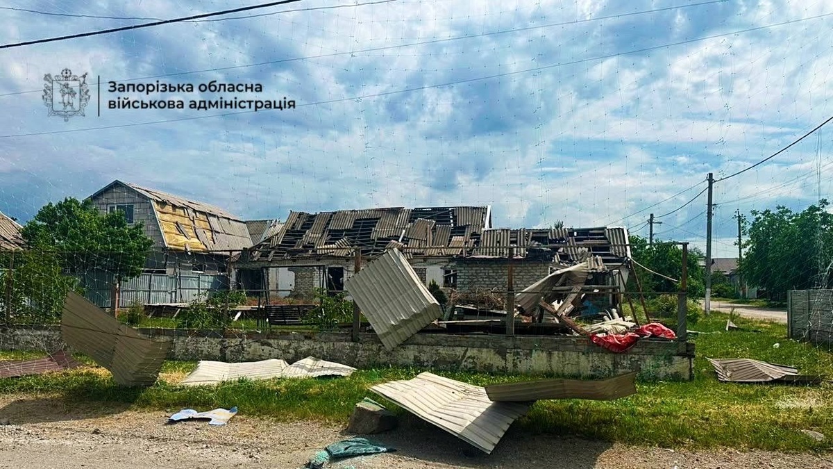 Окупанти атакували Балабине КАБами, влучили у зупинку громад