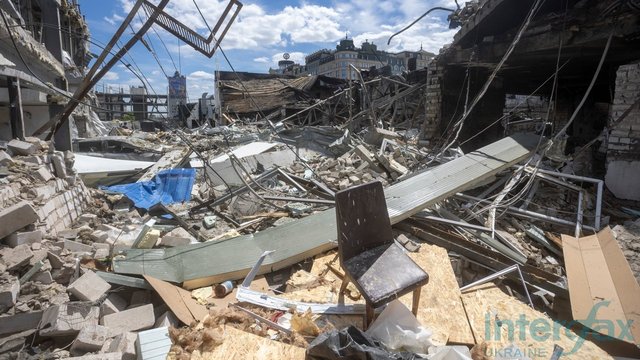 Автосалон електромобілів Zeekr. Вул. Набережно-Лугова, Київ, 02.06.2026