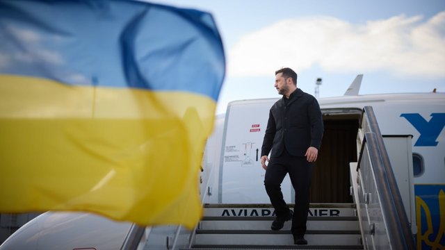 Зеленський прибув до Парижа – радник президента
