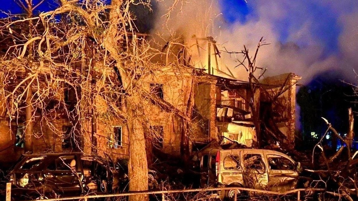 Уже шестеро загиблих и 36 постраждалих унаслідок ворожої атаки в Дніпрі