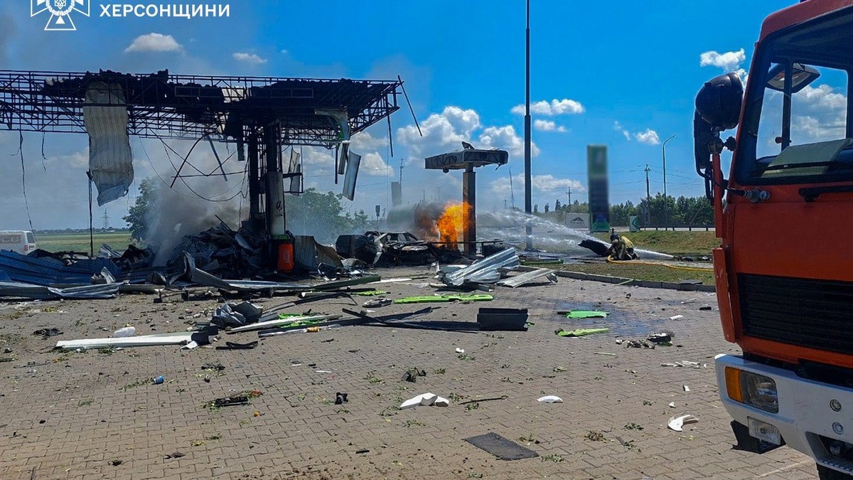 Ворог ударив БпЛА по АЗС на Херсонщині, загинула людина, 11 постраждали – ДСНС