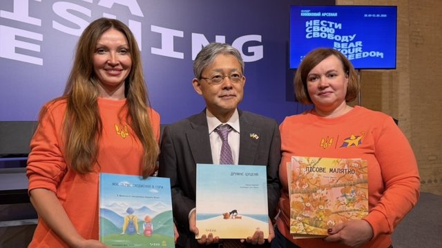 "Книжка може стати якорем безпеки": Японія та Україна об’єдналися заради дітей