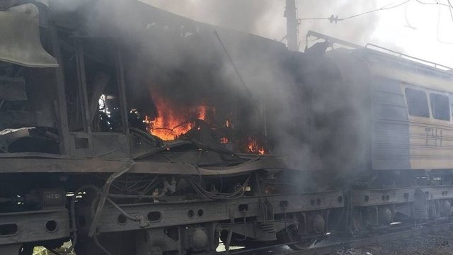 Російський безпілотник влучив в електровоз Укрзалізниці