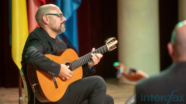 Бруну Давід, гітара, виступає на концерті фаду. Національна філармонія України, Київ, 09.06.2026