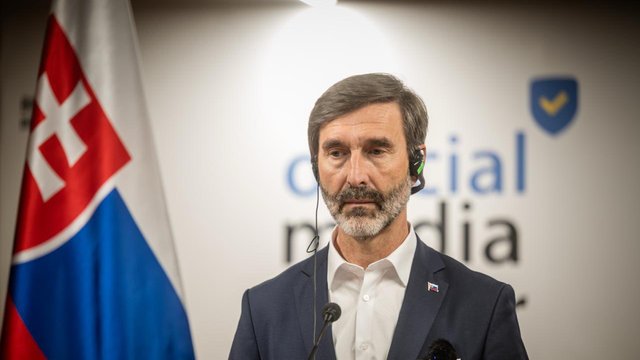 Глава МИД Словакии в Украине передал гуманитарную помощь в виде медицинского оборудования