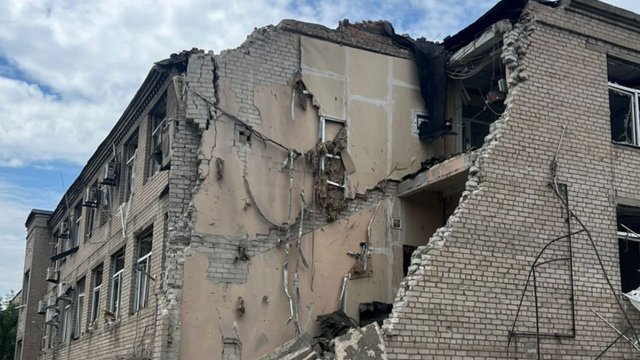 Russia aerial bombs dropped on Druzhkivka kill 1, injure at least 3