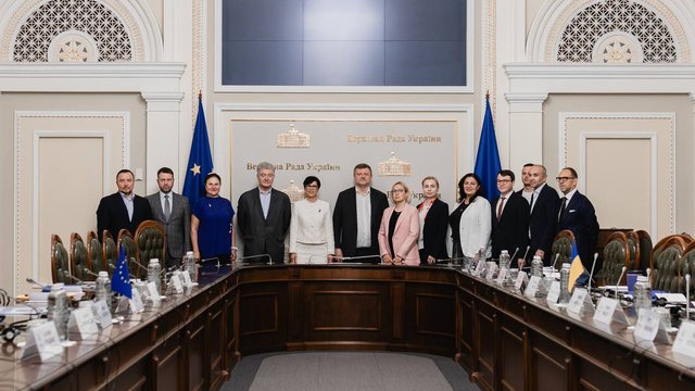 Україну та Молдову можуть розділити на шляху євроінтеграції – Порошенко після розмови з єврокомісаркою Кос
