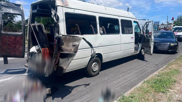 Russia attacks minibus in Zaporizhia, kills 2, wounds 6 including child – offical