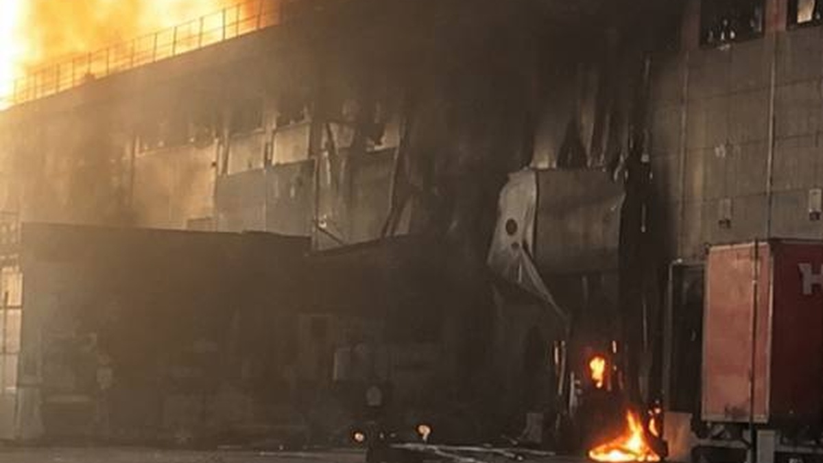 Russian attack destroys Nova Poshta's sorting terminal in Poltava; customers promised reimbursement