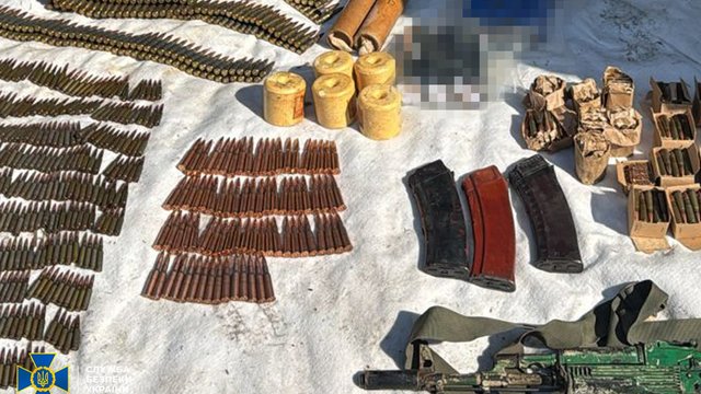 СБУ: заблоковано ще 7 каналів нелегального продажу зброї в Україні, серед затриманих – військові