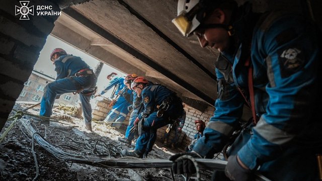 Жінка і дитина постраждали через удар БпЛА по цивільному підприємству в Харкові