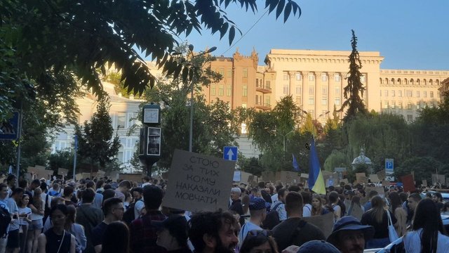 Мітинг проти відставки Федорова надвечір п'ятниці зібрав вже понад 10 тис. учасників і вони продовжують прибувати