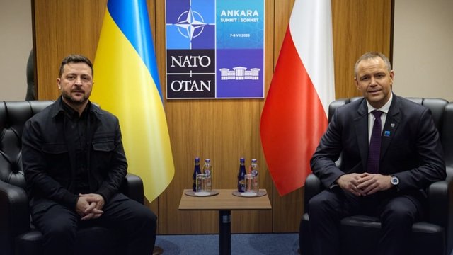 Зеленський обговорював історичні питання з Навроцьким: ми маємо бути конструктивними і делікатними, щоб не зруйнувати дружні відносини