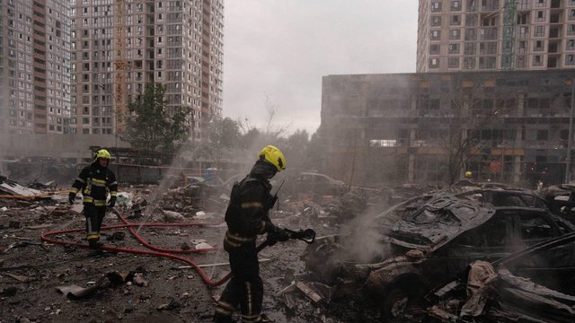В Киеве 15 жилых домов повреждены ночью в результате обстрела – ГСЧС