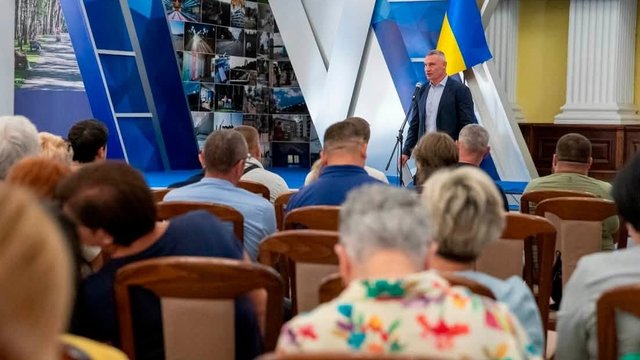 Кличко привітав столичних медиків із професійним святом та вручив нагороди