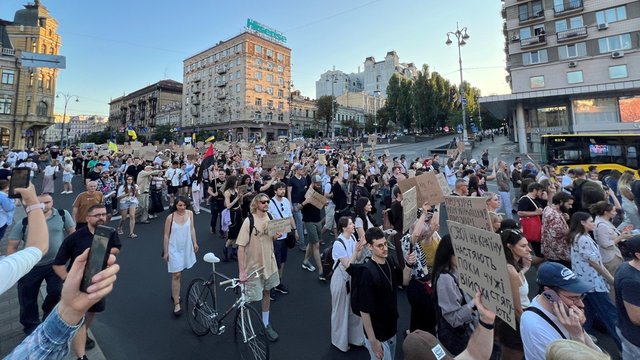 Протестна хода за діалог і реформи в оборонці розпочалася в центрі Києва
