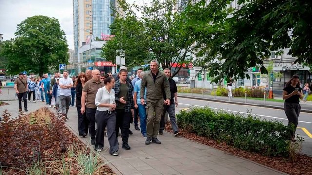 Біля метро "Політехнічний інститут" облаштували сквер після демонтажу МАФів - Кличко