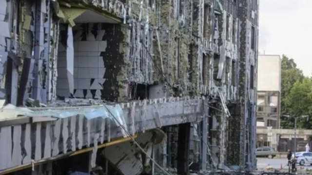 Кіностудія Довженка закликала бізнес і меценатів долучитися до її відновлення після ракетного удару