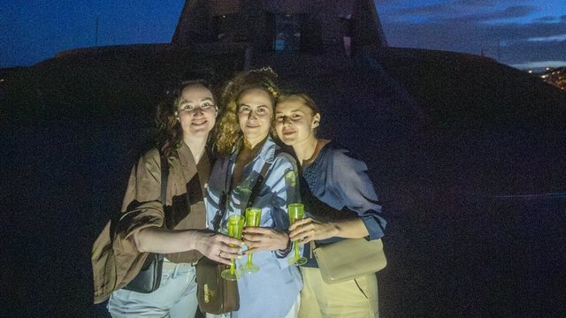 Монумент «Родина-мать», освещенный в цвета флага США в честь 250-летия США. Киев, 04.07.2026