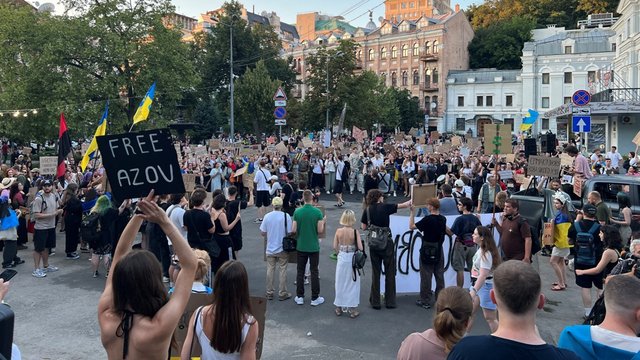 Протестна хода за діалог і реформи в оборонці досягла площі Франка, мітинг продовжується
