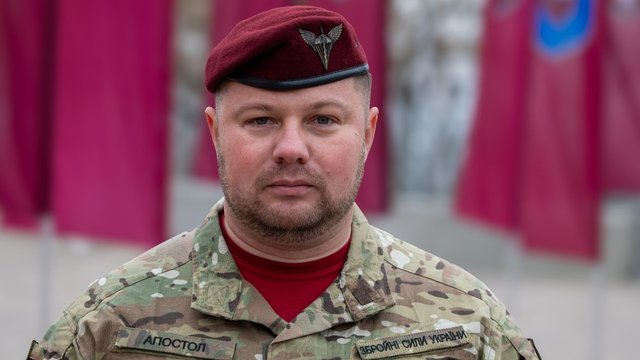 Зеленський заслухав доповідь командувача ДШВ ЗСУ