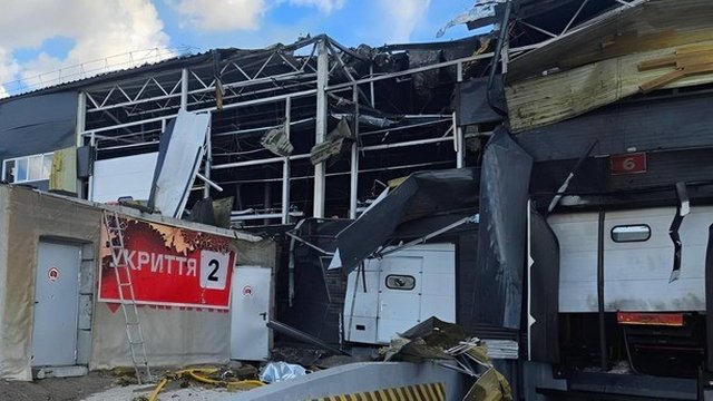 Враг атаковал сортировочный терминал "Новой пошты" в Черниговской области, пострадавших нет