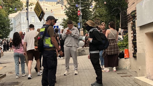 Акція на підтримку Федорова в Міноборони триває у центрі Києва, кількість учасників зменшилася порівняно з минулою п'ятницею