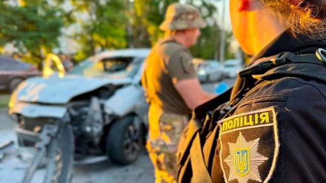 В Одессе во время движения взорвался автомобиль, водитель погиб, пассажир госпитализирован – полиция