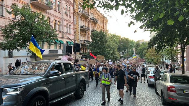 Протестна хода за діалог і реформи в оборонці досягла площі Франка, мітинг продовжується