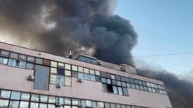 Через нічний обстріл Києва пошкоджено друкарню "Мегаполіграф" з підручниками до нового навчального року
