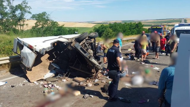 Загинув 15-річний хлопець у ДТП на трасі Київ-Одеса, 13 людей постраждали – уточнені дані