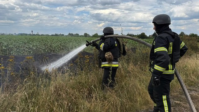 Occupiers shell Dnipropetrovsk region over 50 times in 24 hours, fires break out in residential areas, grain fields – SES