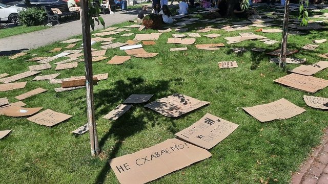 Митинг на площади Франко в Киеве в воскресенье вечером собрал несколько меньше людей, раздавались призывы назначить Драпатого главнокомандующим