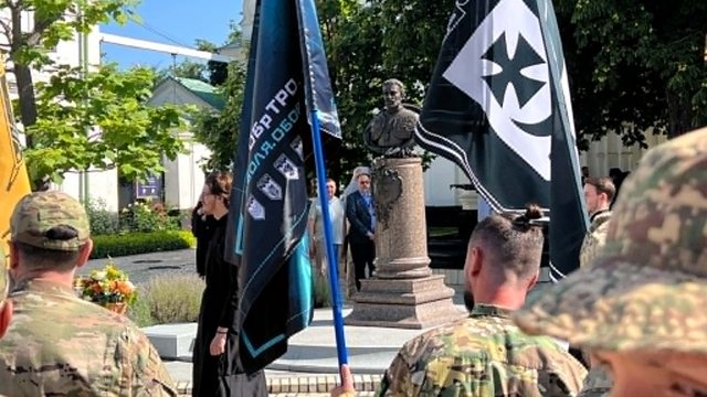 В Киево-Печерской лавре состоялось освящение памятного знака гетману Мазепе