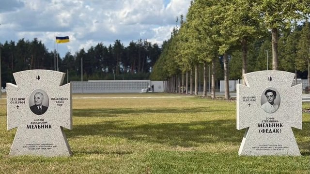 На НВМК установили полноценный памятник на могиле Софии Федак-Мельник