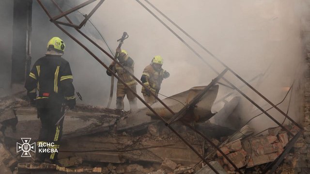 Зеленський: Окупанти атакували вночі Київ та 4 області, більшість цілей вдалося збити, але не балістику