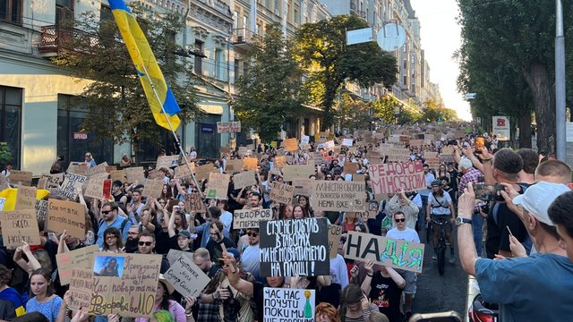 Протестна хода за діалог і реформи в оборонці розпочалася в центрі Києва