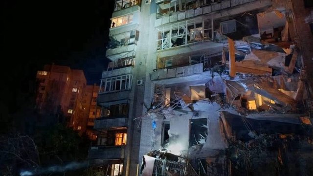 РФ нанесла как минимум пять ударов по Запорожью: повреждено многоэтажное здание, пострадали трое человек, в том числе ребенок