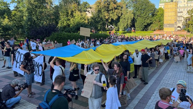 Протестна хода за діалог і реформи в оборонці розпочалася в центрі Києва