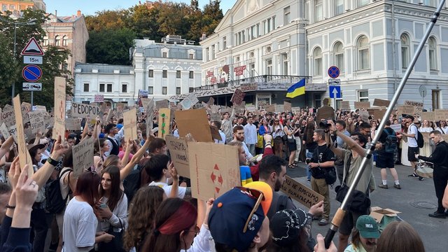 Протестна хода за діалог і реформи в оборонці досягла площі Франка, мітинг продовжується