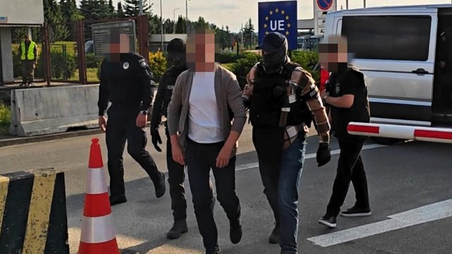 З Німеччини та Італії екстрадовано двох українців за підозрою у економічних злочинах