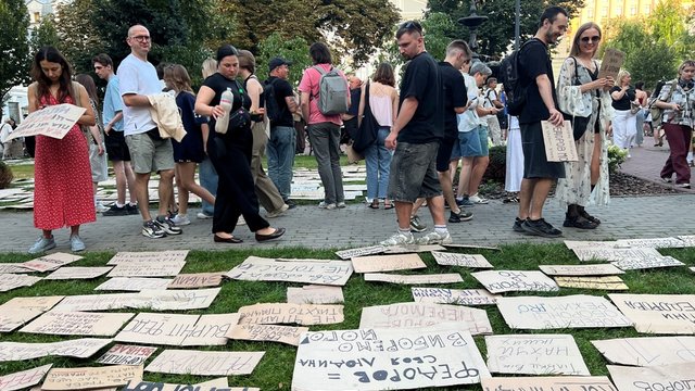 Протестна хода за діалог і реформи в оборонці досягла площі Франка, мітинг продовжується