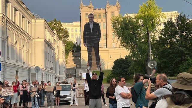 Акція на підтримку Федорова в Міноборони триває у центрі Києва, кількість учасників зменшилася порівняно з минулою п'ятницею
