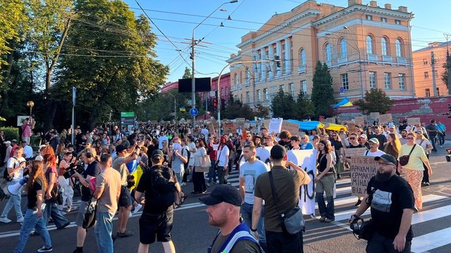 Протестна хода за діалог і реформи в оборонці розпочалася в центрі Києва