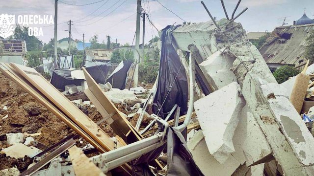 Три людини, зокрема маленька дитина, постраждали від ворожих обстрілів Одещини