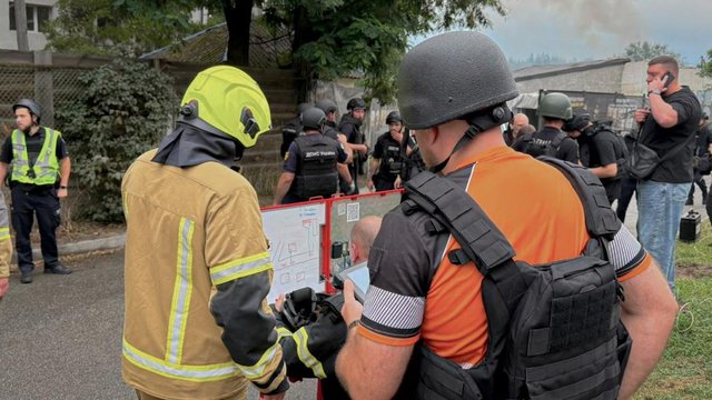 В Киевской области завершены аварийно-спасательные работы на месте попадания российской ракеты – ГСЧС
