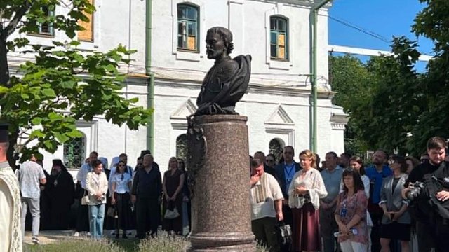 В Киево-Печерской лавре состоялось освящение памятного знака гетману Мазепе